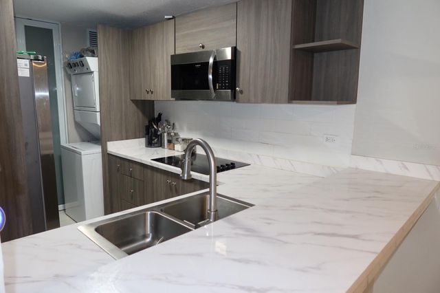 5 LAGUNA GARDENS, Carolina, PR 00979