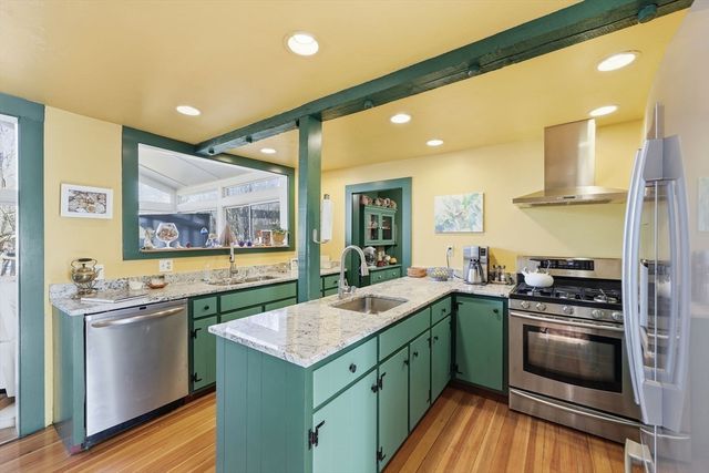 204 Village St, Medway, MA 02053