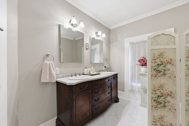 204 Village St, Medway, MA 02053
