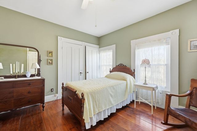 204 Village St, Medway, MA 02053