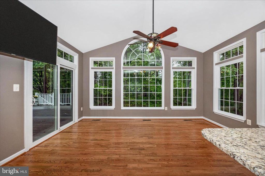 Image 13 of property listing at 6463 FOREST HILLS CT, Frederick, MD 21701