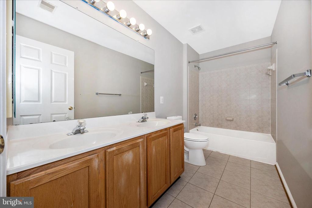 Image 33 of property listing at 6463 FOREST HILLS CT, Frederick, MD 21701