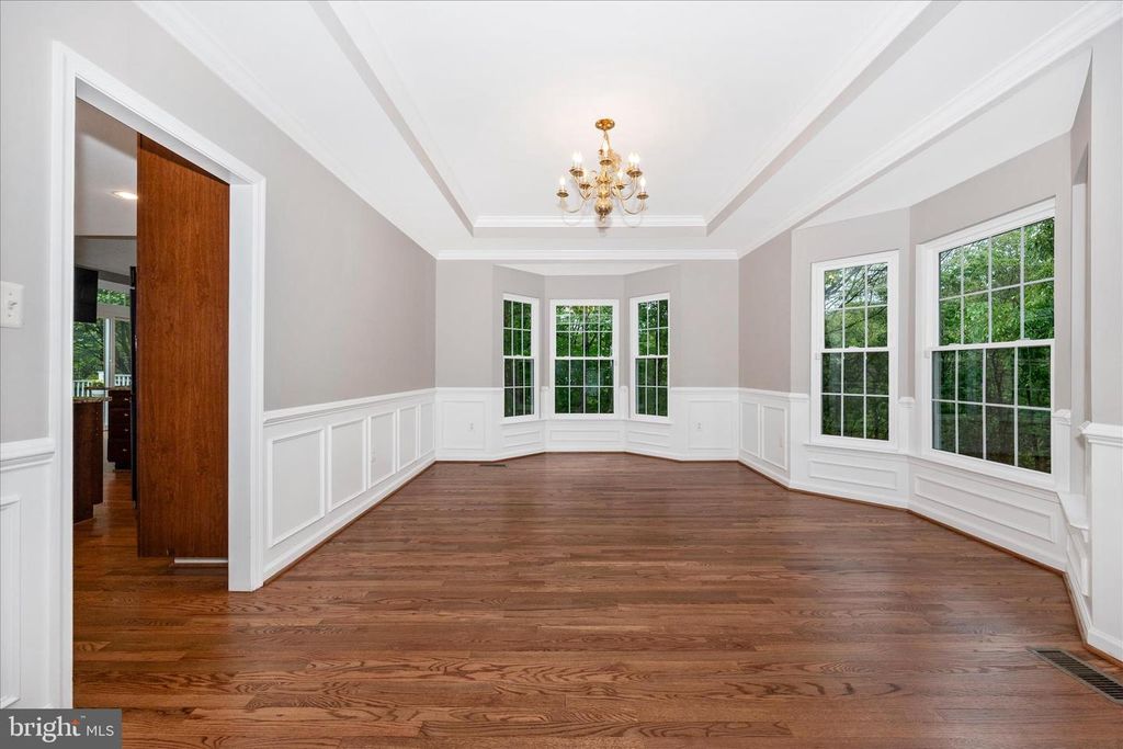 Image 7 of property listing at 6463 FOREST HILLS CT, Frederick, MD 21701