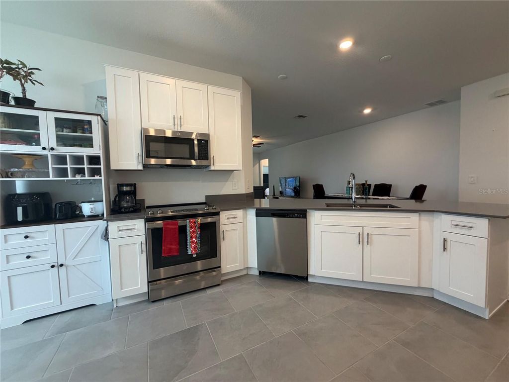 Image 13 of property listing at 652 GROVE STREET, Winter Haven, FL 33881