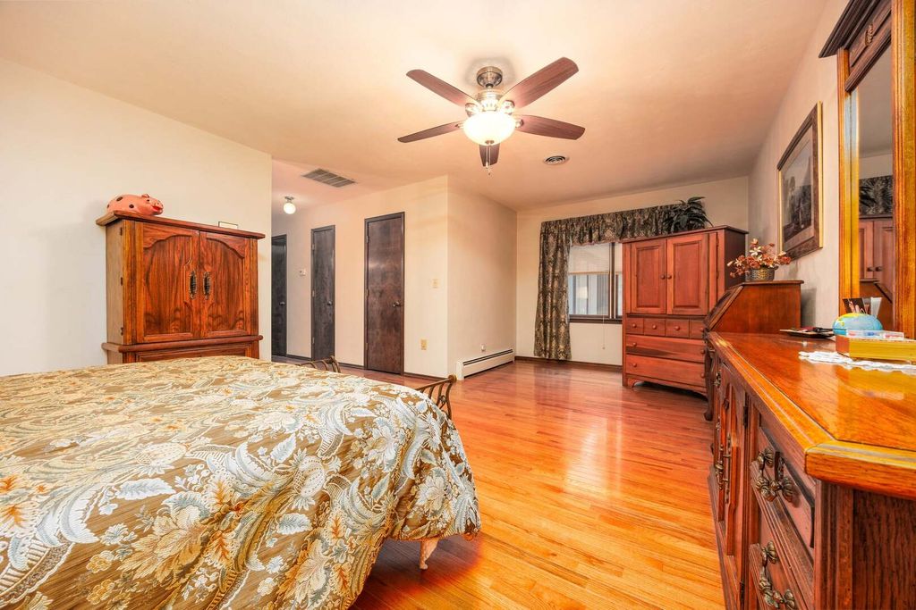 Image 15 of property listing at 2405 S Washington Street, Salem, IL 62881