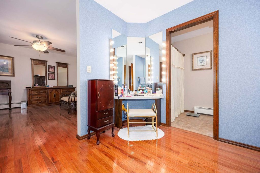 Image 16 of property listing at 2405 S Washington Street, Salem, IL 62881