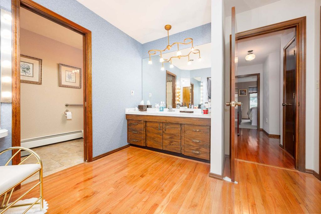 Image 17 of property listing at 2405 S Washington Street, Salem, IL 62881