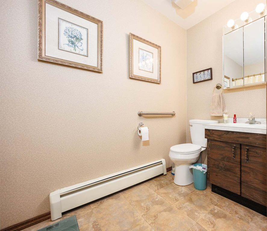 Image 20 of property listing at 2405 S Washington Street, Salem, IL 62881
