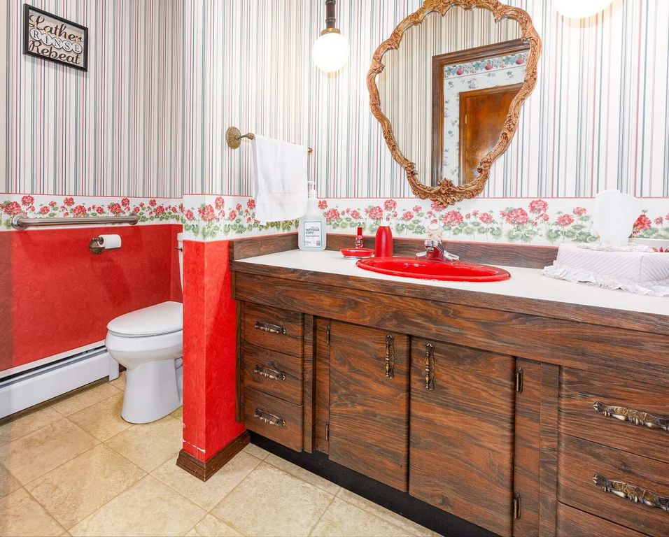 Image 24 of property listing at 2405 S Washington Street, Salem, IL 62881