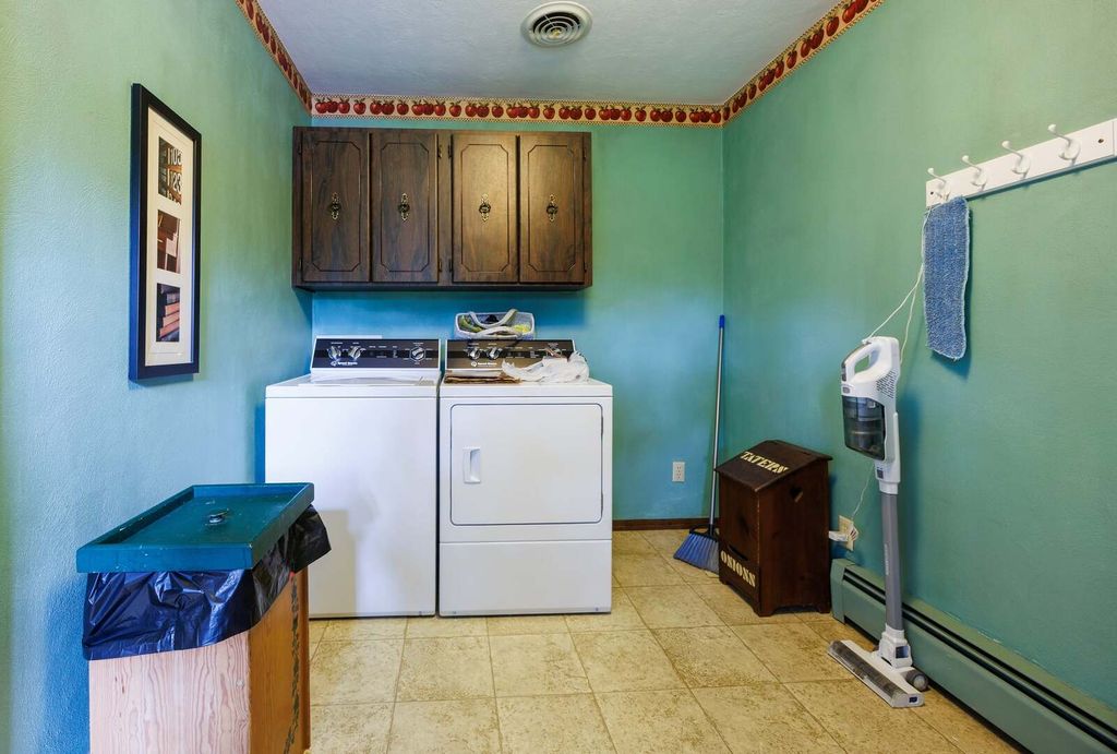 Image 25 of property listing at 2405 S Washington Street, Salem, IL 62881