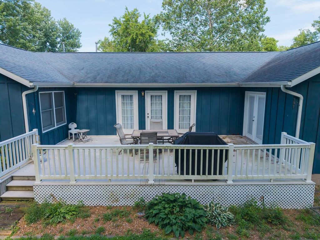 Image 26 of property listing at 2405 S Washington Street, Salem, IL 62881