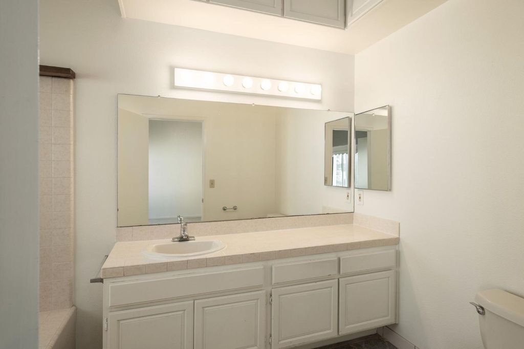 Image 17 of property listing at 2890 Huntington Boulevard # 149, Fresno, CA 93721