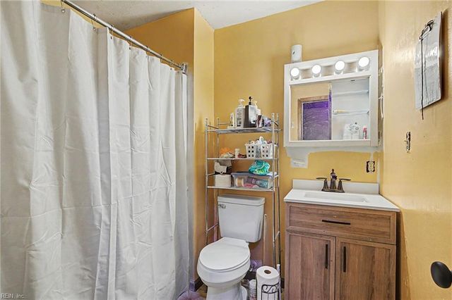 24209 Lovers LN, Windsor, VA 23487