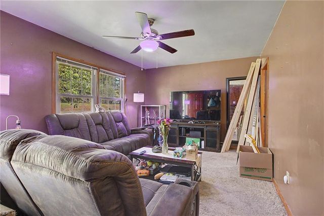 24209 Lovers LN, Windsor, VA 23487