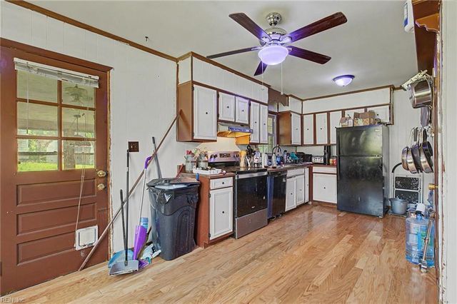 24209 Lovers LN, Windsor, VA 23487