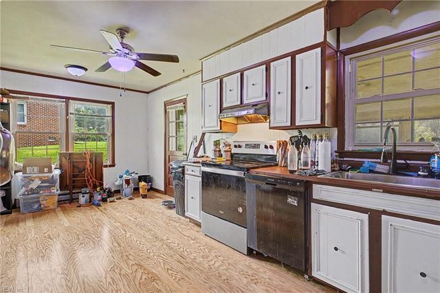 24209 Lovers LN, Windsor, VA 23487