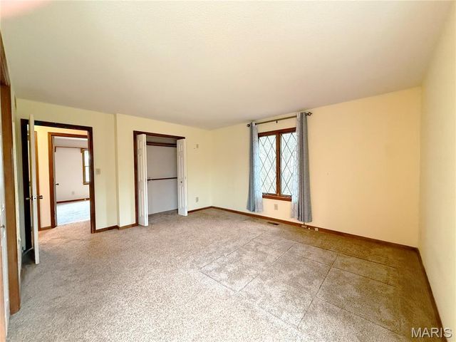 566 Country Lane, Sullivan, MO 63080