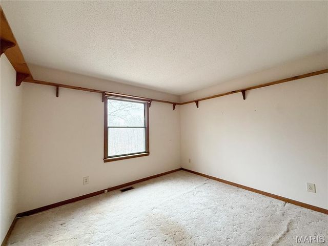 566 Country Lane, Sullivan, MO 63080