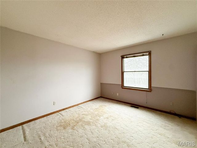 566 Country Lane, Sullivan, MO 63080