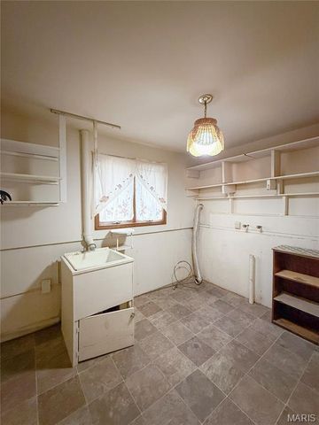 566 Country Lane, Sullivan, MO 63080