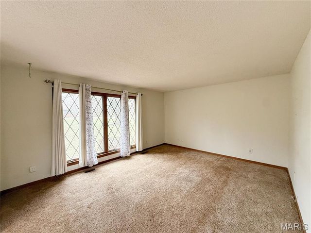 566 Country Lane, Sullivan, MO 63080