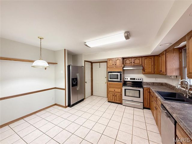 566 Country Lane, Sullivan, MO 63080