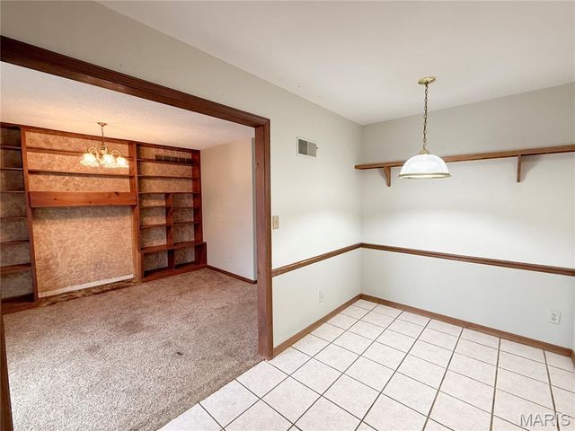 566 Country Lane, Sullivan, MO 63080