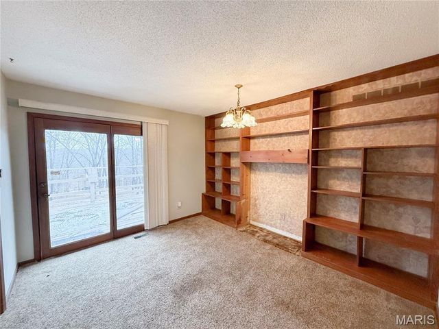 566 Country Lane, Sullivan, MO 63080