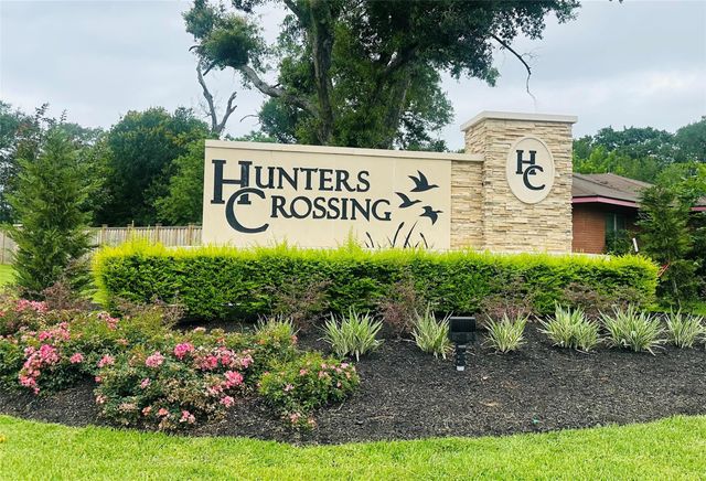 487 Hunters Crossing Drive, Sealy, TX 77474