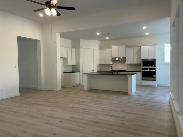 487 Hunters Crossing Drive, Sealy, TX 77474