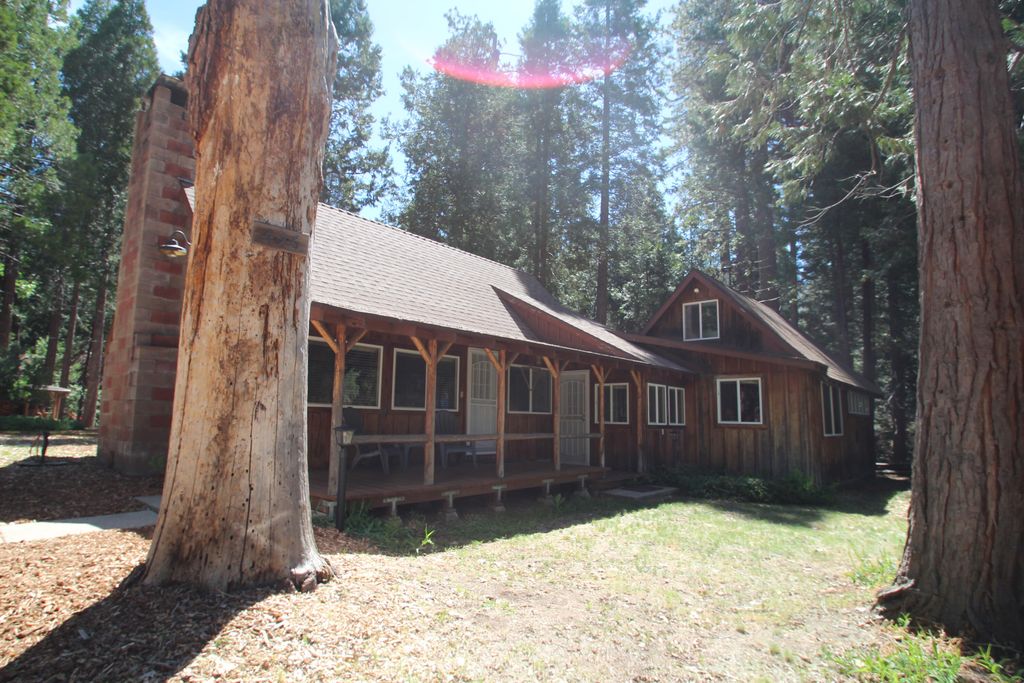 Image 1 of property listing at 496 Trails End, Springville, CA 93265