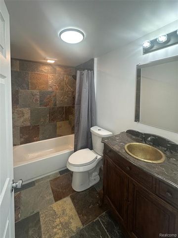 1749 Tannock Drive, Holly, MI 48442