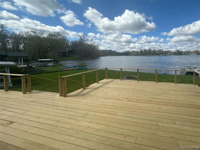 1749 Tannock Drive, Holly, MI 48442