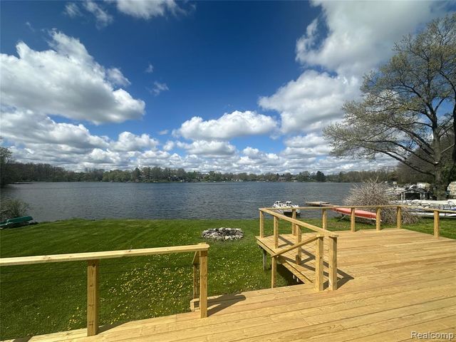 1749 Tannock Drive, Holly, MI 48442