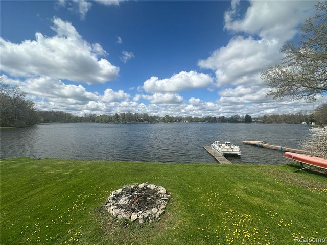 1749 Tannock Drive, Holly, MI 48442