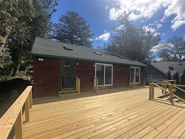 1749 Tannock Drive, Holly, MI 48442