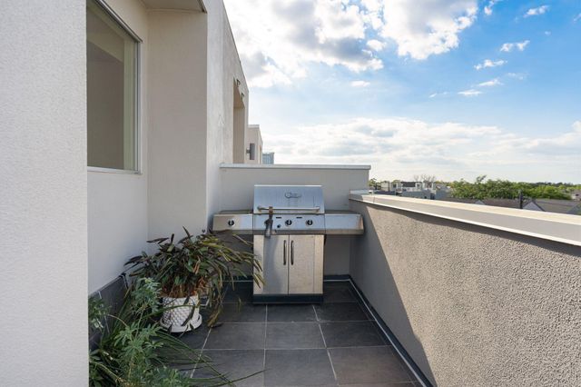 2001 Vermont Street, Houston, TX 77019