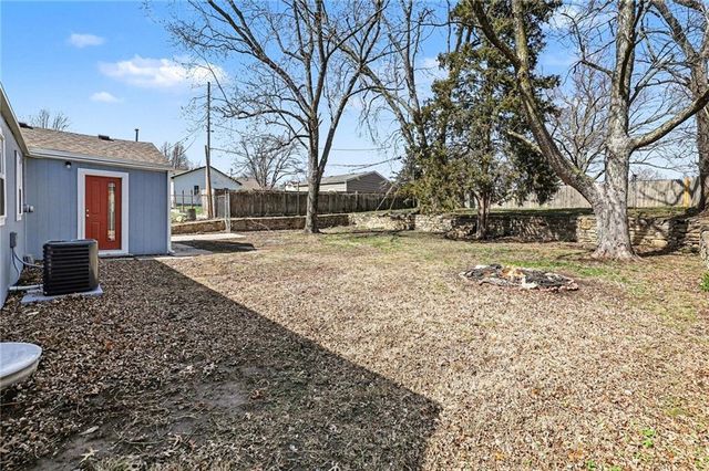 2720 Hagemann Street, Kansas City, KS 66106