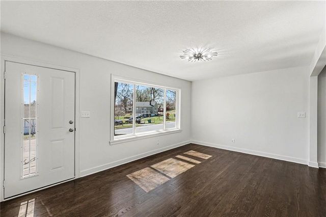 2720 Hagemann Street, Kansas City, KS 66106