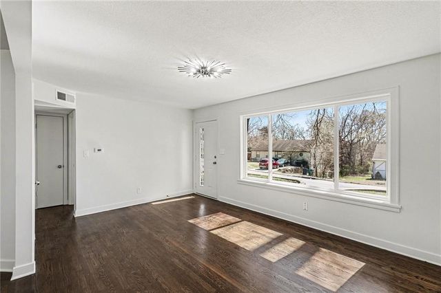 2720 Hagemann Street, Kansas City, KS 66106