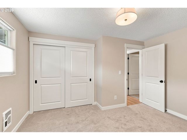 9137 N GENEVA Ave, Portland, OR 97203