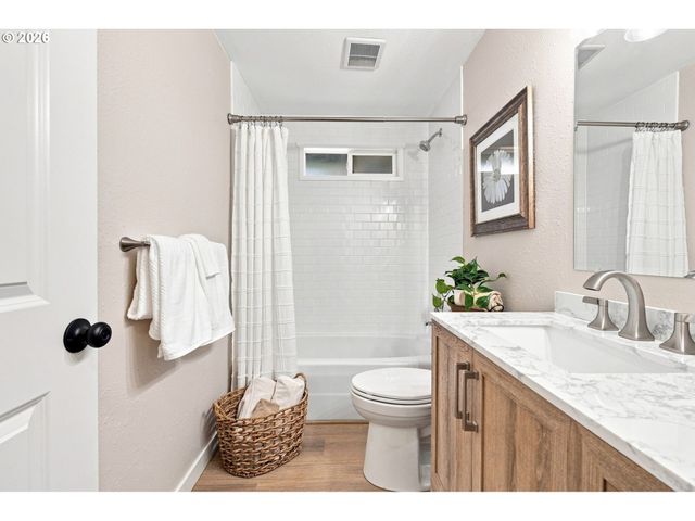 9137 N GENEVA Ave, Portland, OR 97203