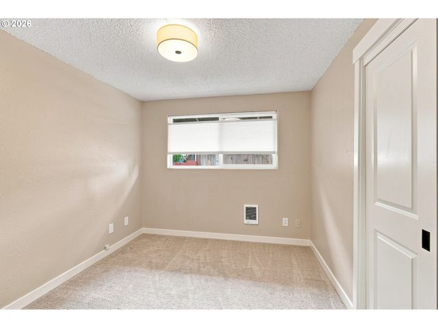 9137 N GENEVA Ave, Portland, OR 97203