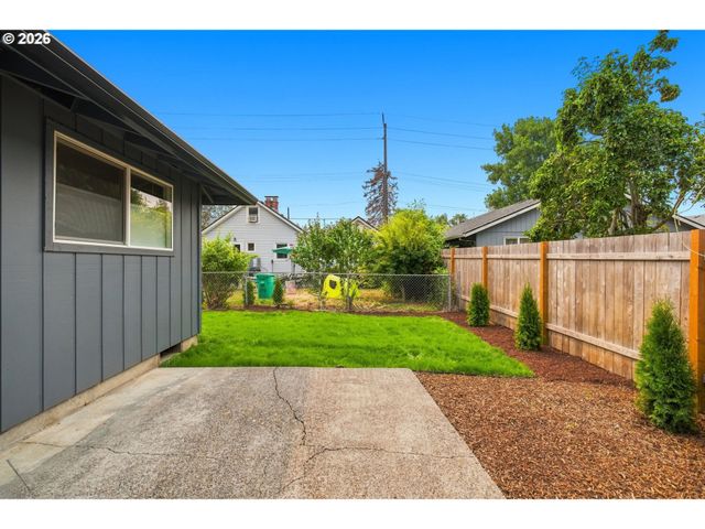 9137 N GENEVA Ave, Portland, OR 97203