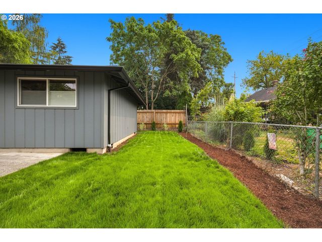 9137 N GENEVA Ave, Portland, OR 97203