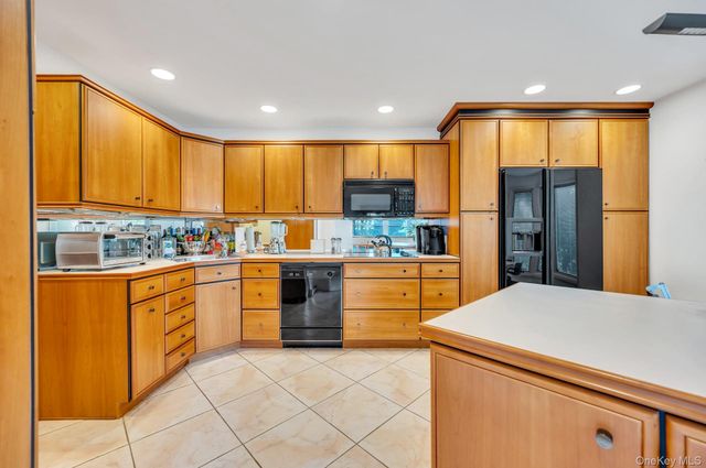 9 Alpine Place, Lake Grove, NY 11755