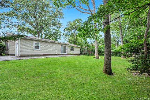 9 Alpine Place, Lake Grove, NY 11755