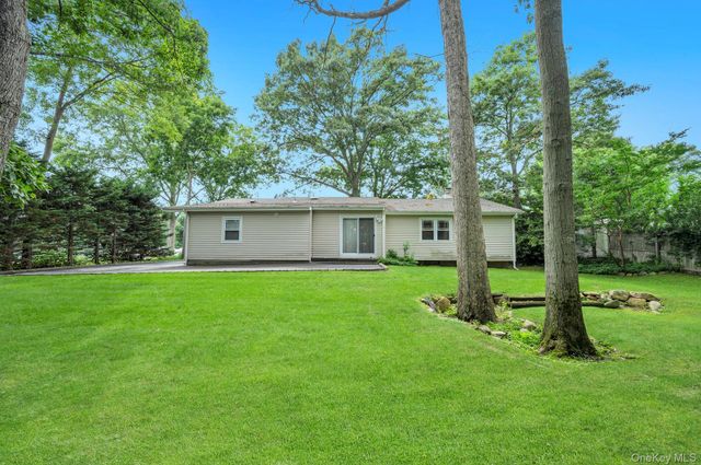 9 Alpine Place, Lake Grove, NY 11755