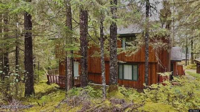 4508 Dredge Lake Road, Juneau, AK 99801