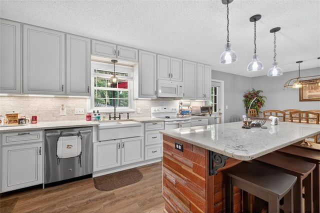 5867 Meadow View Lane, Flowery Branch, GA 30542